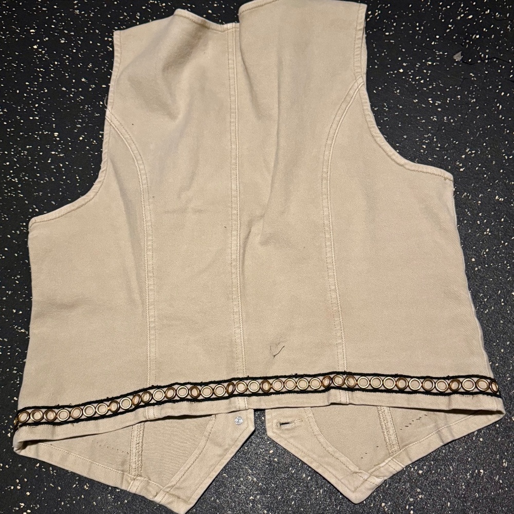 Tan Vest - Picture 2 of 3